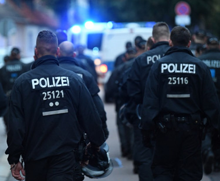 Германия затваря границите си с Чехия и Тирол