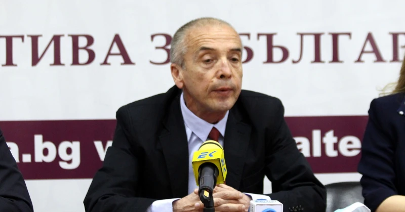 Доц. Мангъров: Продължават неяснотите около ваксините, мерките се ръководят от шайка дилетанти