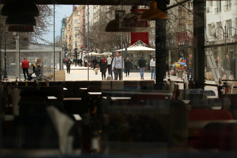 Отварят заведенията