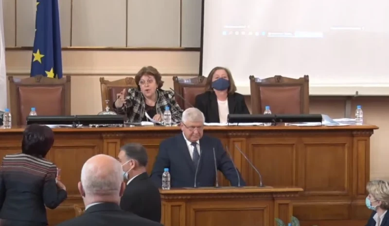 Отложиха изслушването на министъра на финансите Кирил Ананиев