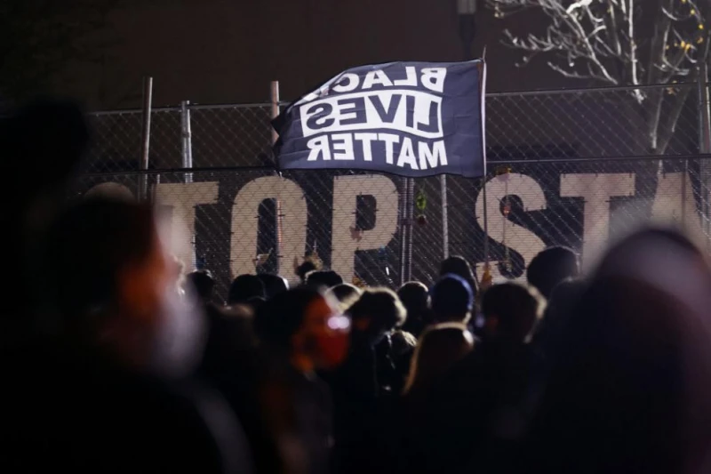 Седма вечер на протести в Минеаполис