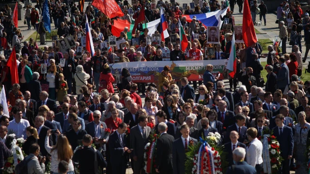 „РАДОСТ СЪС СЪЛЗИ НА ОЧИТЕ“: ОТБЕЛЯЗВАМЕ ДЕНЯ НА ПОБЕДАТА (ВИДЕО)