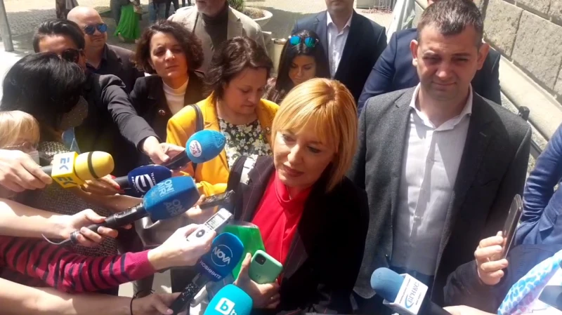 НА ЖИВО: „Изправи се! Мутри вън!“ се регистрира в ЦИК за предстоящите избори