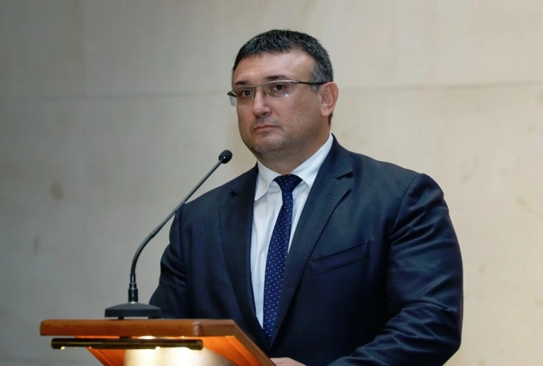 Младен Маринов: Няма да се изненадам, ако правителството забрани ГЕРБ