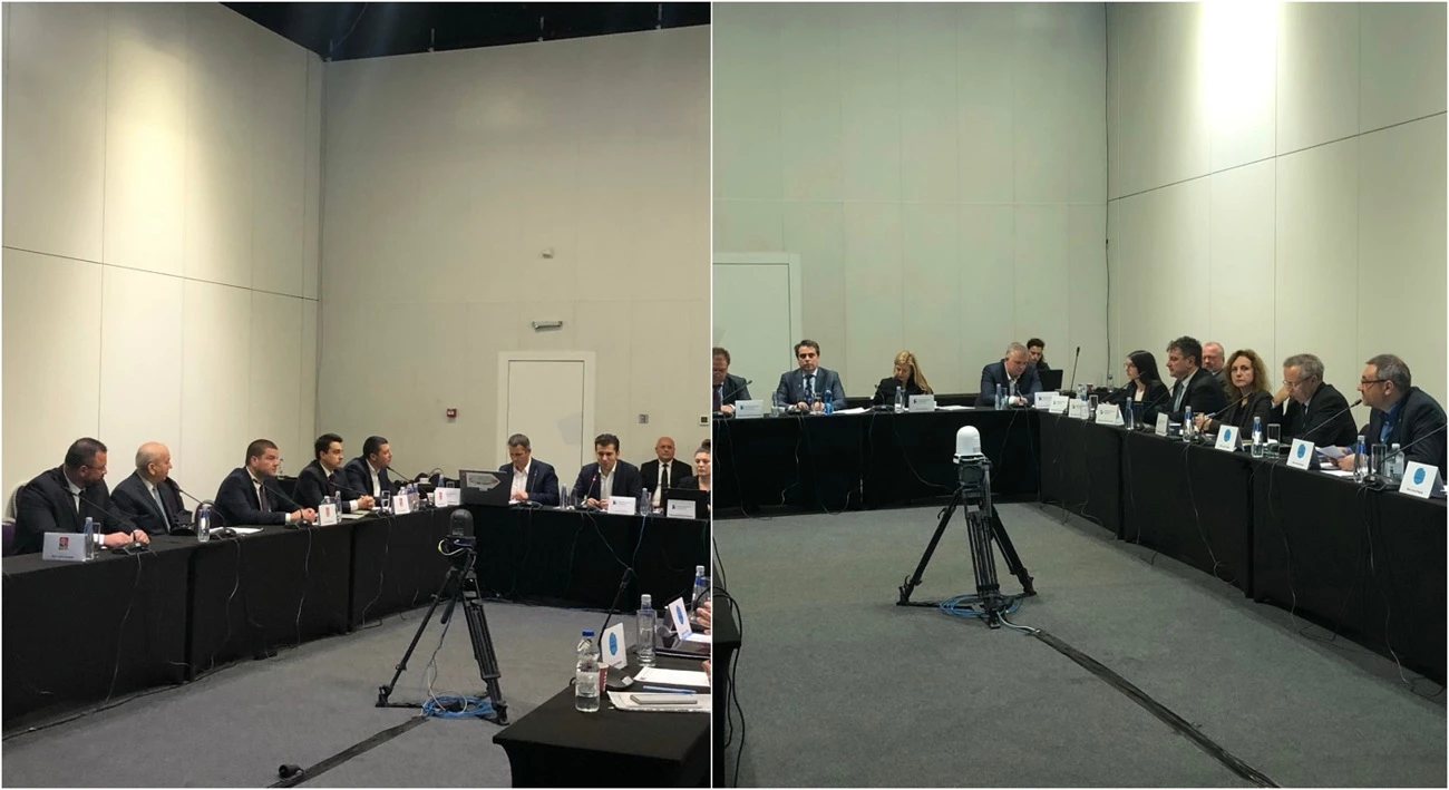 ПРЕГОВОРИТЕ ПРОДЪЛЖАВАТ: Ще стигнат ли до споразумение партиите в парламента? (ВИДЕО)