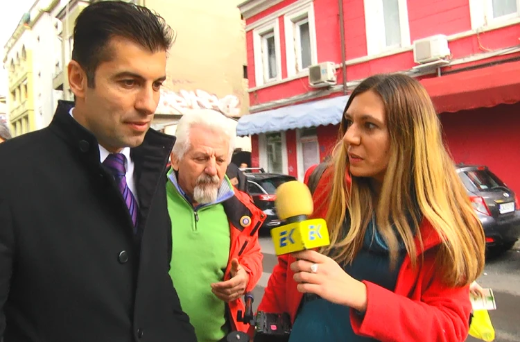 Протестиращи гонят Кирил Петков след заседанието на НС (ВИДЕО)