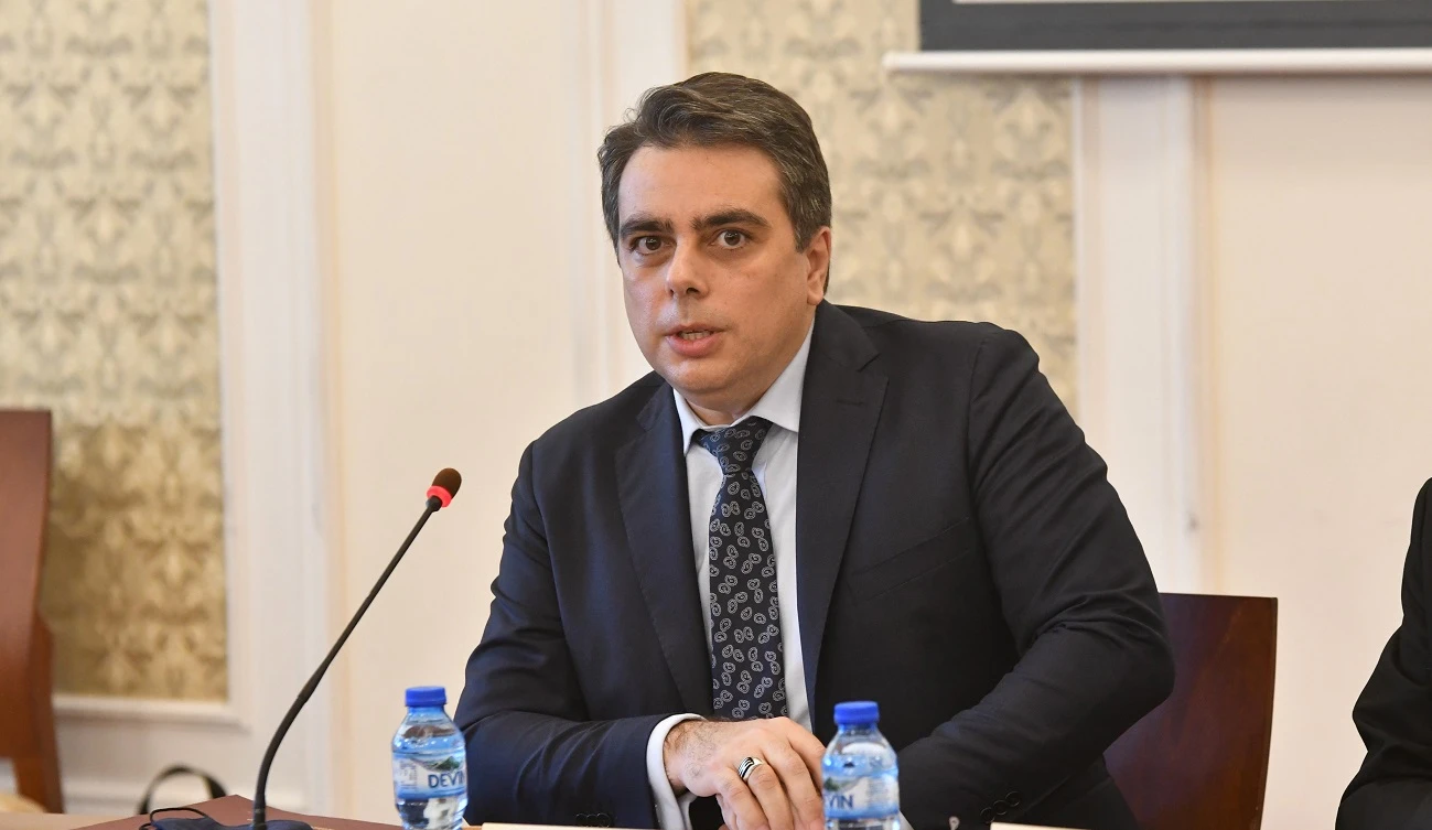 Асен Василев: Не знаем колко украински граждани ще се регистрират за мярката „40 лв на ден“