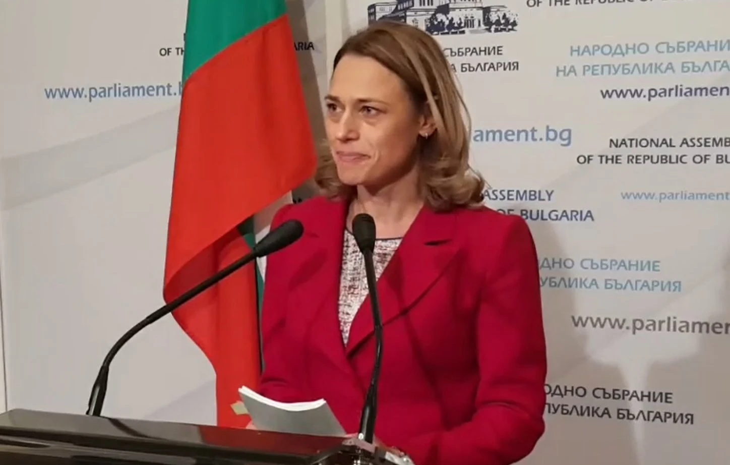 Ива Митева към БСП: Някой иска ръчички да пипат бюлетините