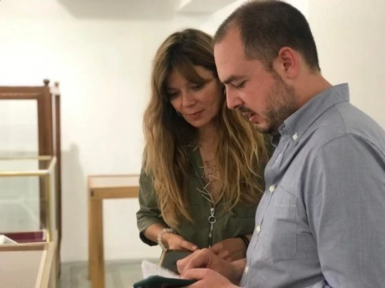 Празни витрини разкриват празнотата в нас