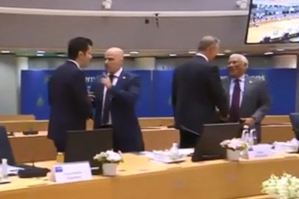 НАПРЕЖЕНИЕ: Димитър Ковачевски размаха пръст на Кирил Петков (ВИДЕО)