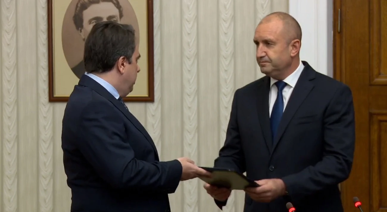ОФИЦИАЛНО: Асен Василев върна мандата на президента неизпълнен (ВИДЕО)