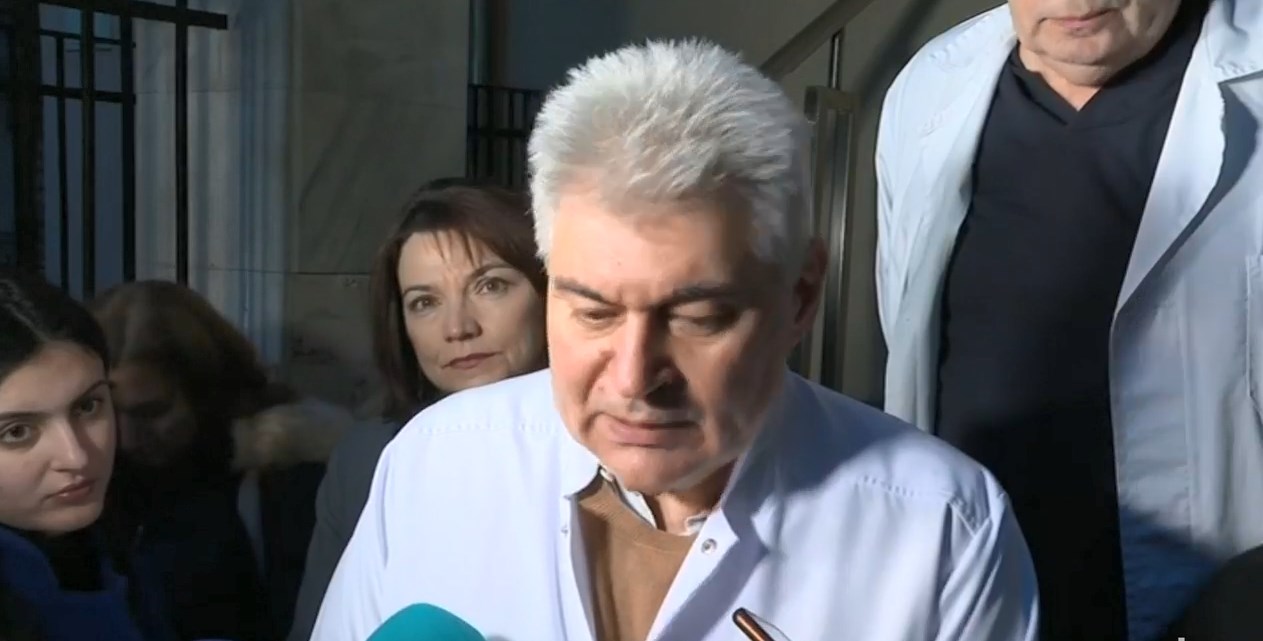 Наложени са дисциплинарни наказания на трима човека след случая с разменените бебета (ВИДЕО)