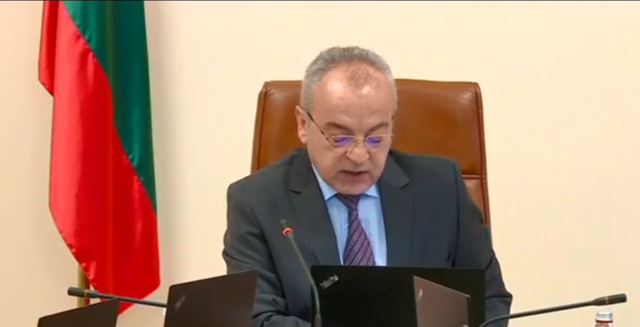 Кабинетът одобрява над 70 млн. лв. за намаление на картите в градския транспрт (ВИДЕО)