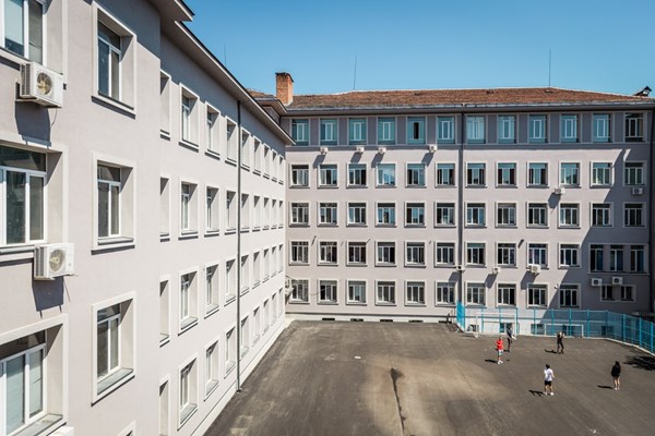 САМО ЗА „ЕВРОКОМ“: Директорът на Френската гимназия в София за инцидента с газов пистолет в училището