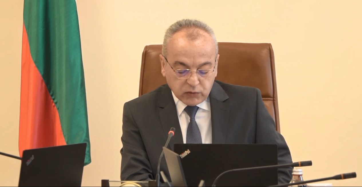 ДОНЕВ ОТСЕЧЕ: Служебното правителство не се меси в предизборната кампания