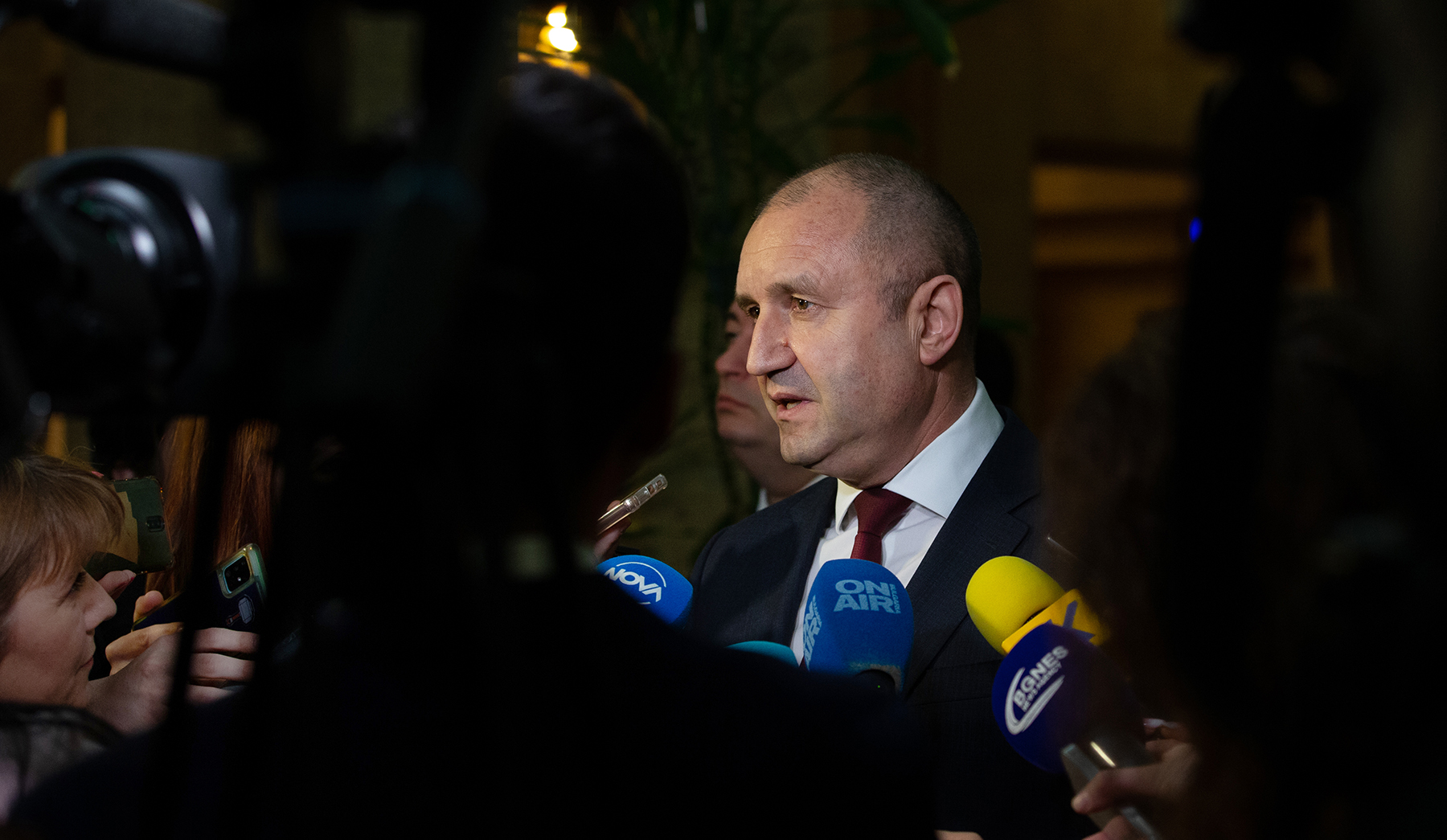 Президентът: България не подкрепя и не е част от общата поръчка за доставка на снаряди за Украйна