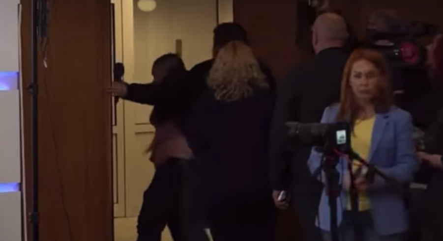 ЦЕНЗУРА? ПП-ДБ не допуснаха въпроси от медии на пресконференцията си, изгониха и репортер (ВИДЕО)