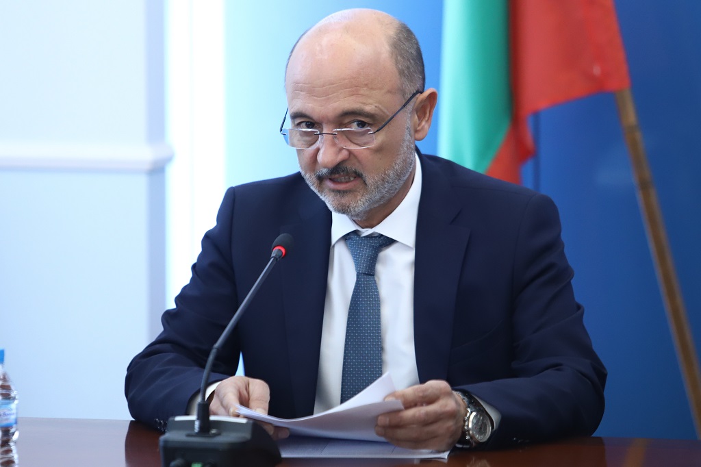 Асен Меджидиев: Платили сме 1,400 млн. ваксини, но не ги доставяме, защото трябва да ги бракуваме