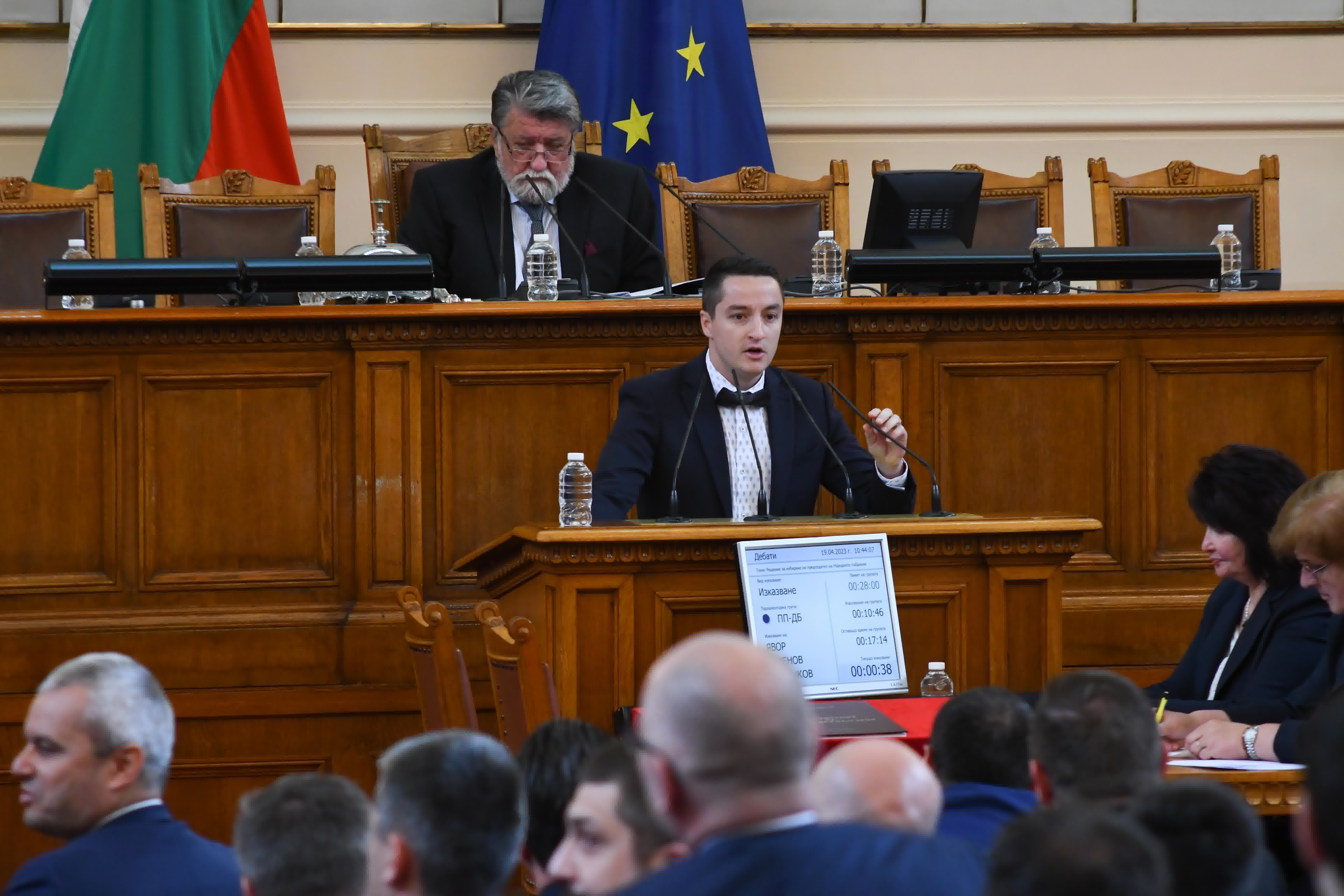 „50 нюанса на морала“: Божанков твърди, че Нинова е искала да направи правителство с ГЕРБ и ДПС