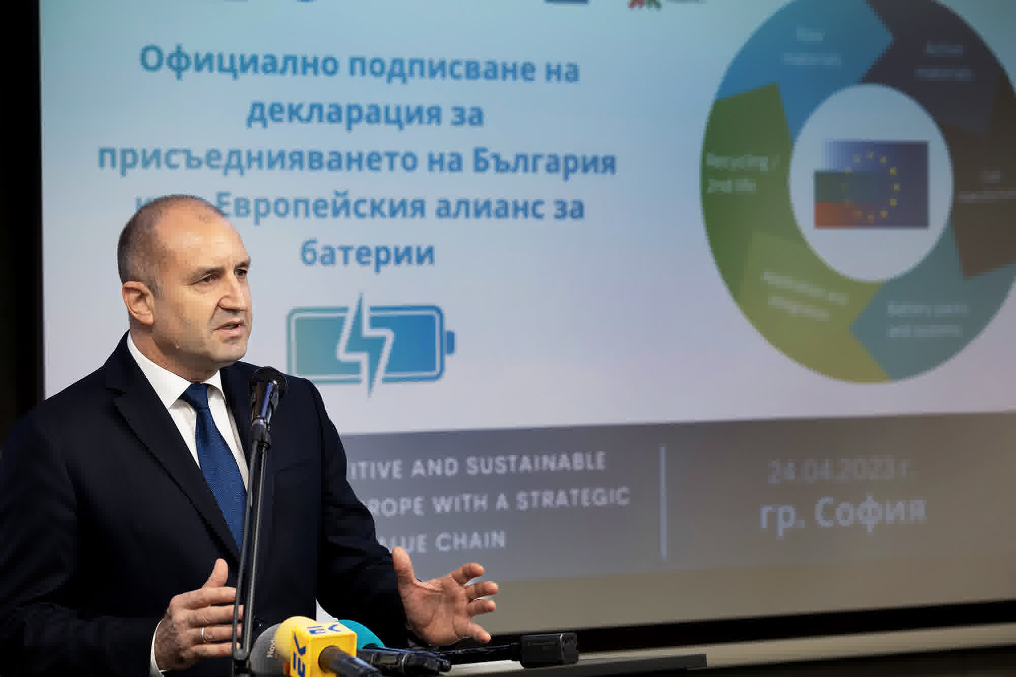 Радев: България ще продължи да насърчава развитието на високотехнологични производства