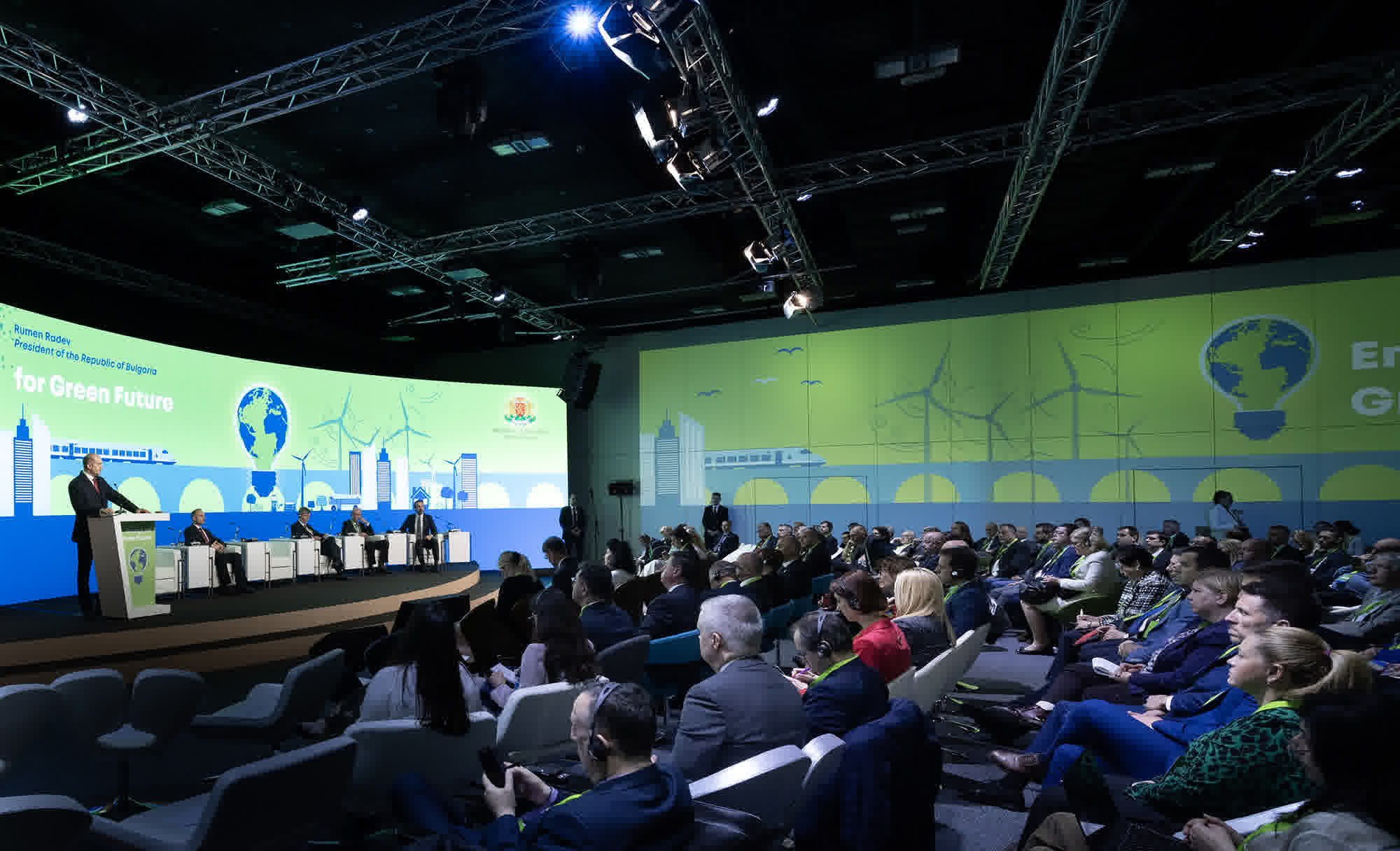 Радев: Зеленият преход не трябва да води до неравенства и влошаване на жизнения стандарт