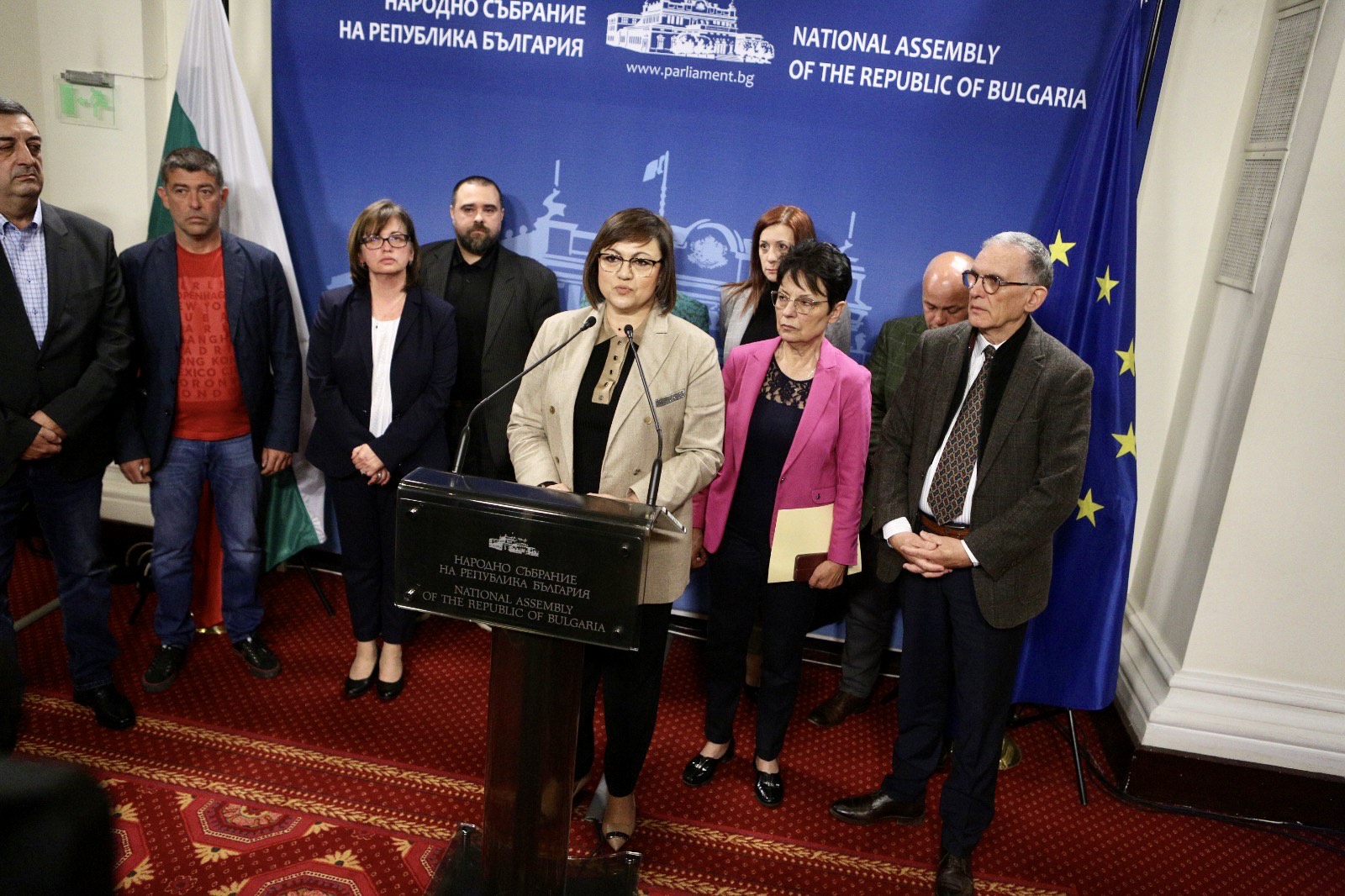 Нинова: За нас битката за децата е надпартийна, национална кауза