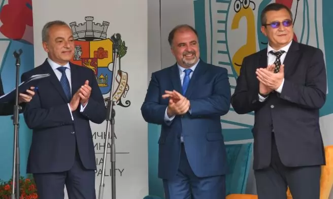 Премиерът Гълъб Донев откри Пролетния панаир на книгата в София