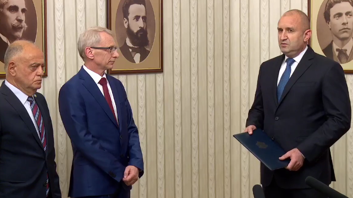 ИЗВЪНРЕДНО: Радев нападна ПП-ДБ, обяви мандата им за дискредитиран (ВИДЕО)