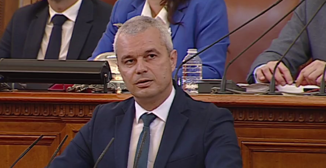 Костадинов: Ще бъде ли арестуван Кирил Петков веднага, щом се върне в България?
