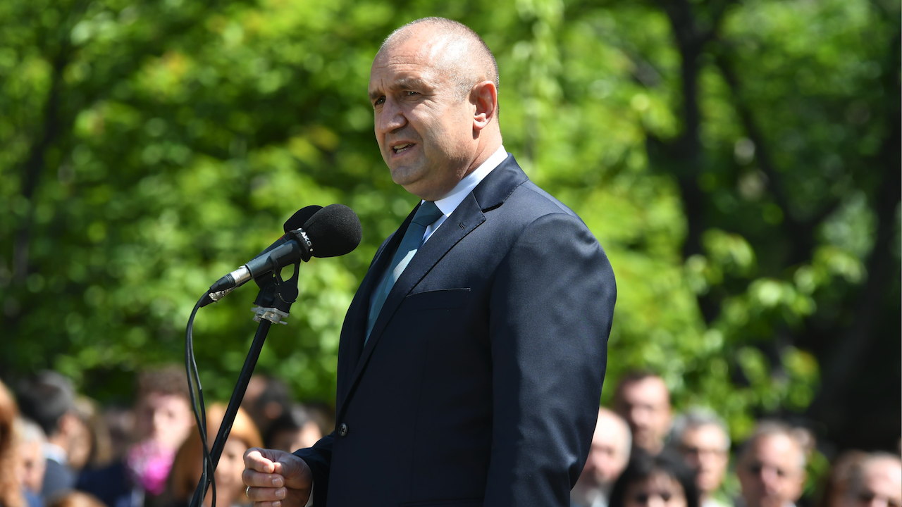 ОФИЦИАЛНО: Радев пристига в Рожен за откриването на пилона с българския флаг