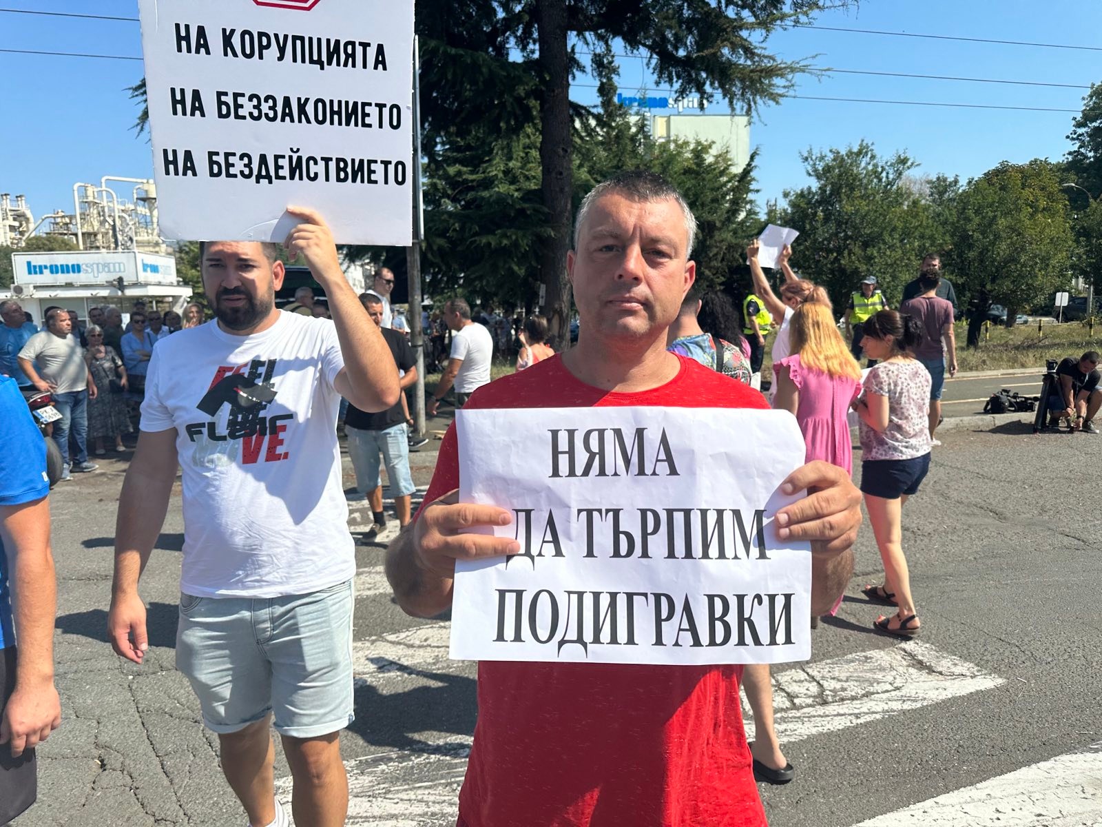 “Стоп на корупцията и беззаконието“: Жители на Бургас излязоха на протест
