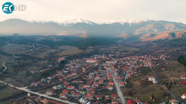 Сезон3, Епизод 13 – „В село Горно Драглище“